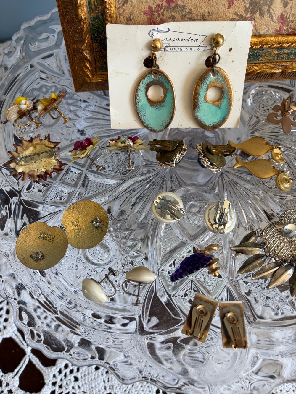 SOLD Assorted Vintage Jewelry Earrings and Pins Lot Turquoise, Gold, Silver - Picture 5 of 7
